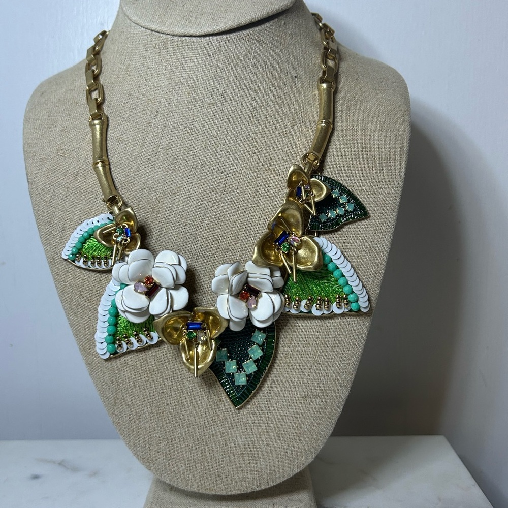 Stella&Dot Floral Statement Necklace with removable leaves - like new/display